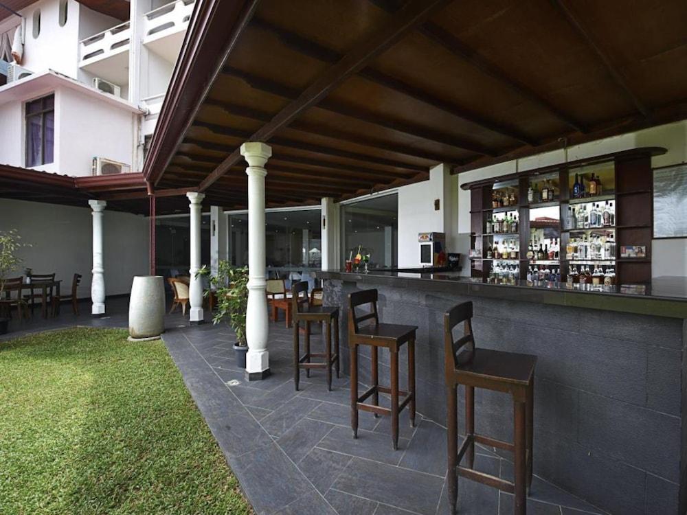Berjaya Hotel Colombo Dehiwala-Mount Lavinia Exteriör bild